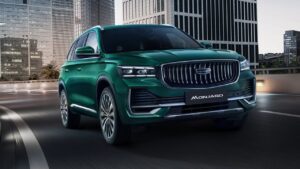 Самый популярный кроссовер Geely получит новую версию в России: какой она будет